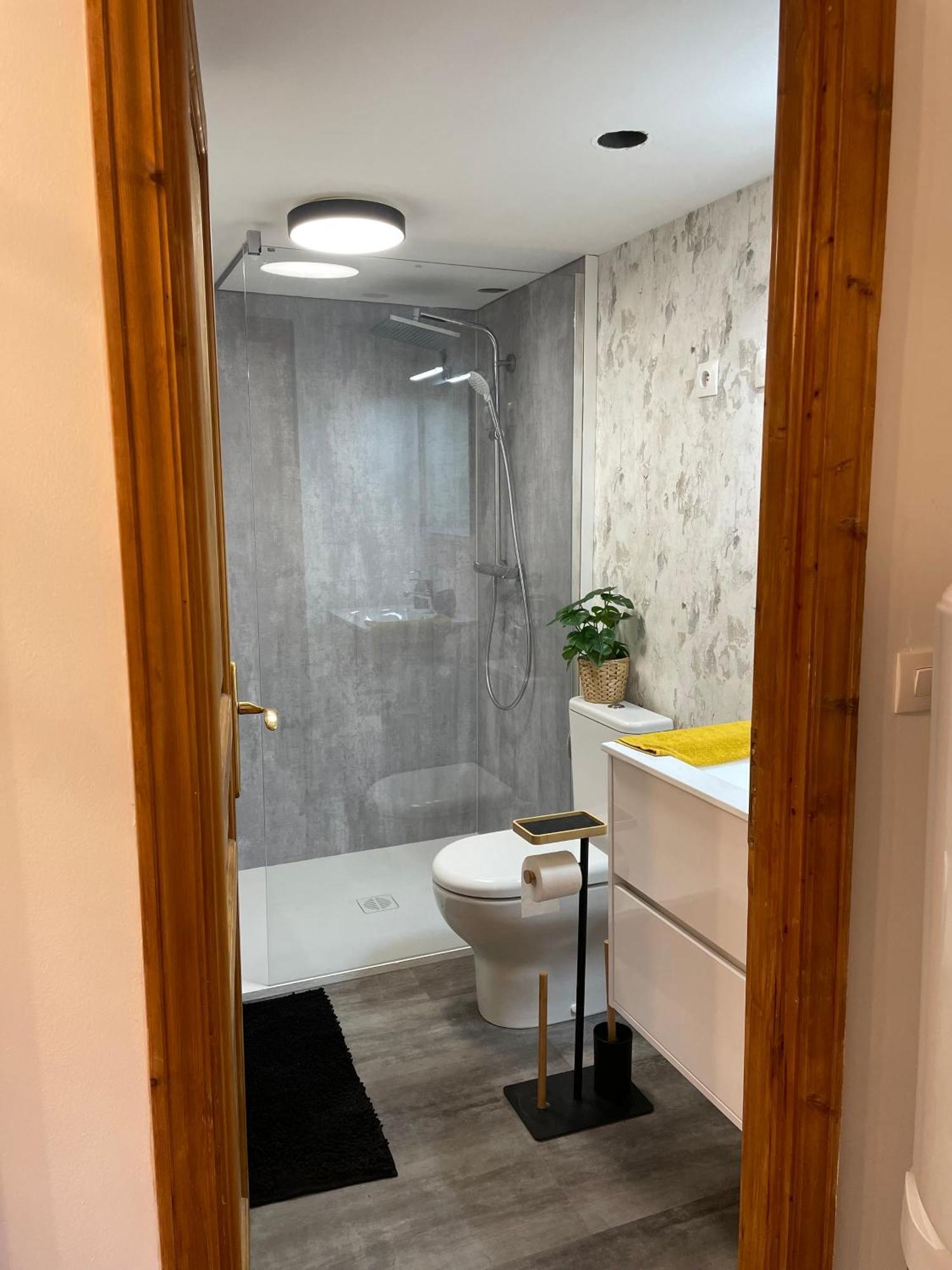 Cosy En Plein Centre - 2 Guests Apartment *